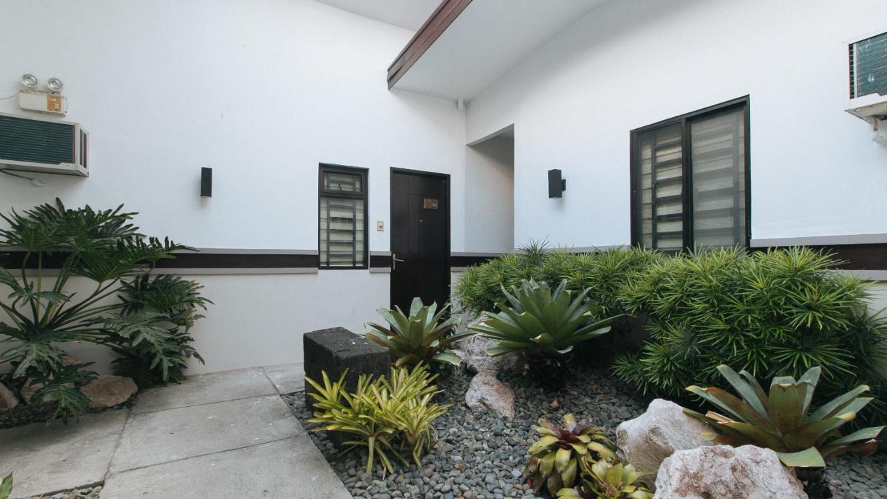 Reddoorz @ Gardenview Hotel Gtower آنغلوس المظهر الخارجي الصورة