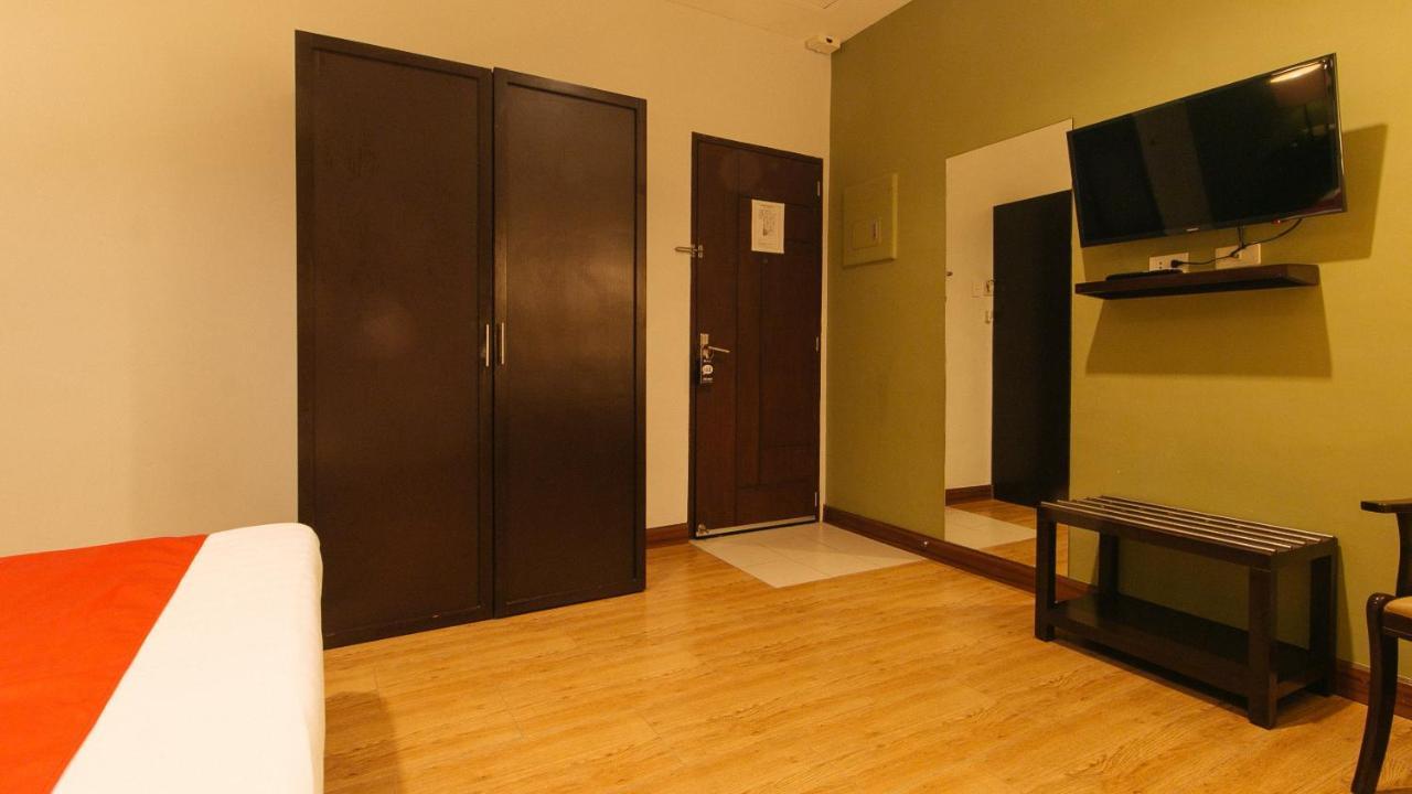 Reddoorz @ Gardenview Hotel Gtower آنغلوس المظهر الخارجي الصورة